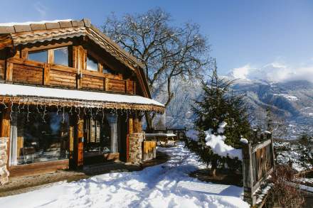 Chalet Mont Blanc enneigé terrasse vue