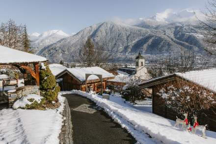 chalets sous la neige hiver vue hameau